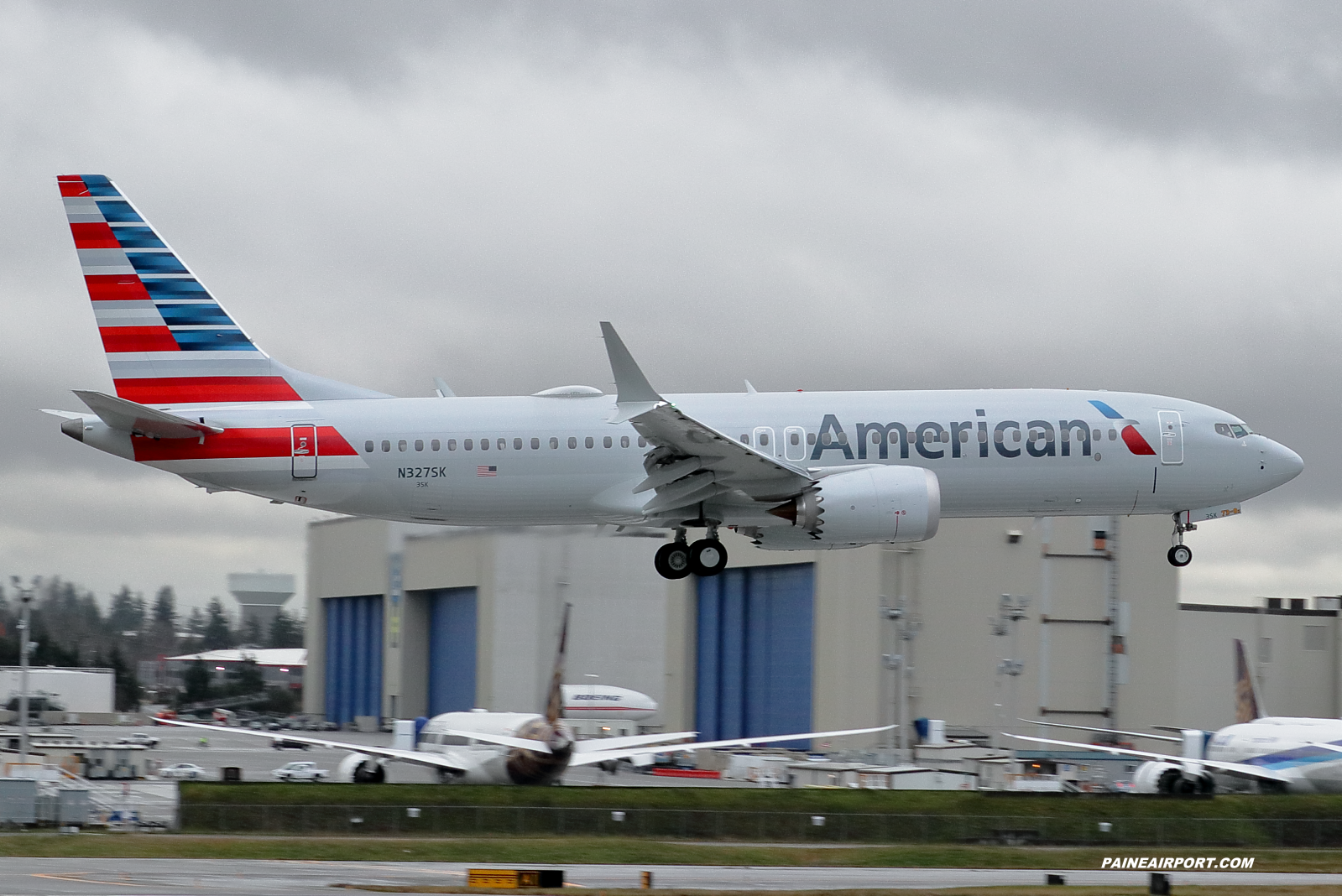 American Airlines 737 N327SK at KPAE Paine Field