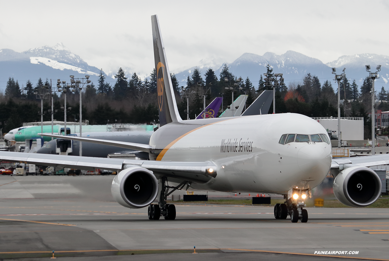 UPS 767 N374UP at KPAE Paine Field