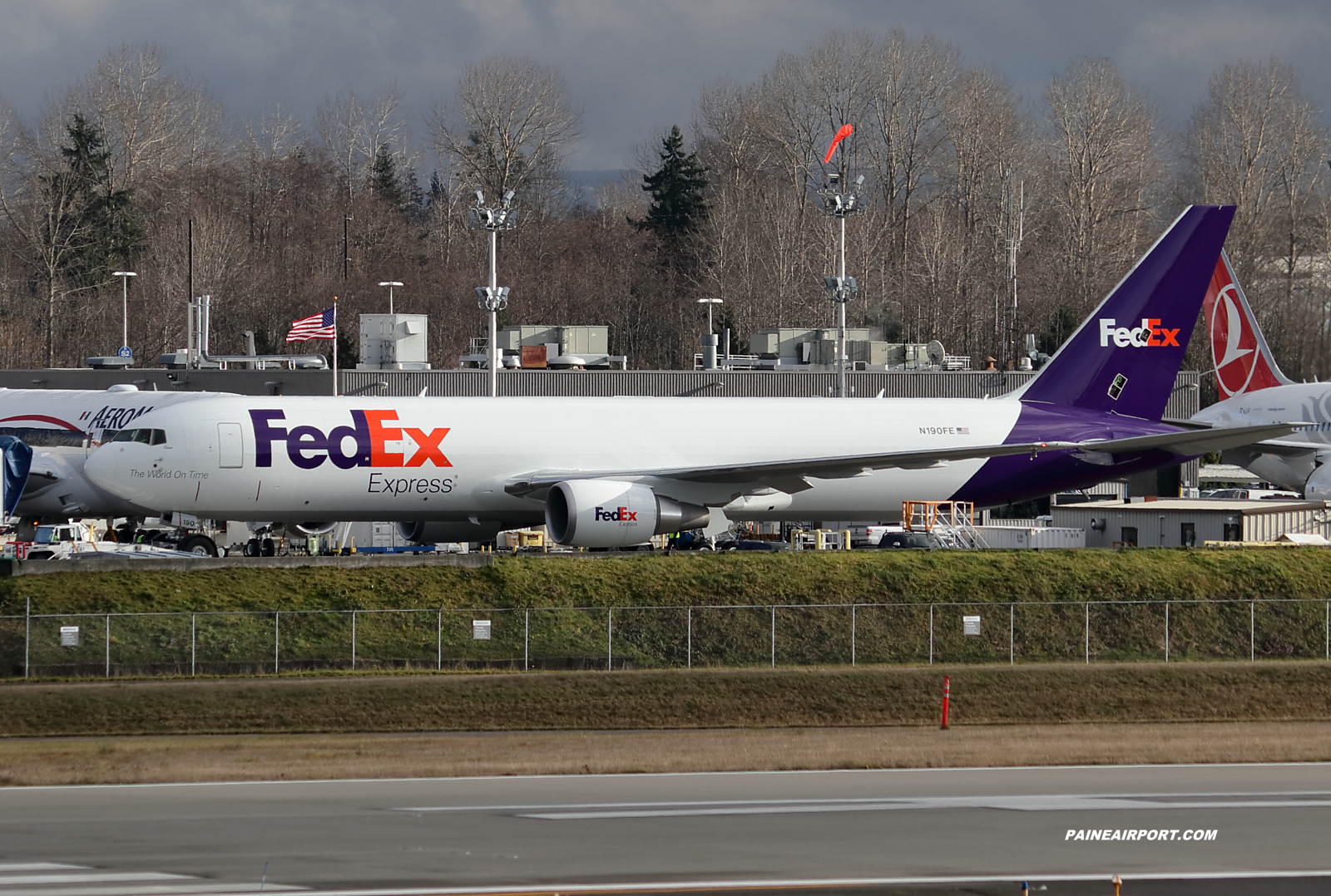 FedEx 767 N190FE at KPAE Paine Field