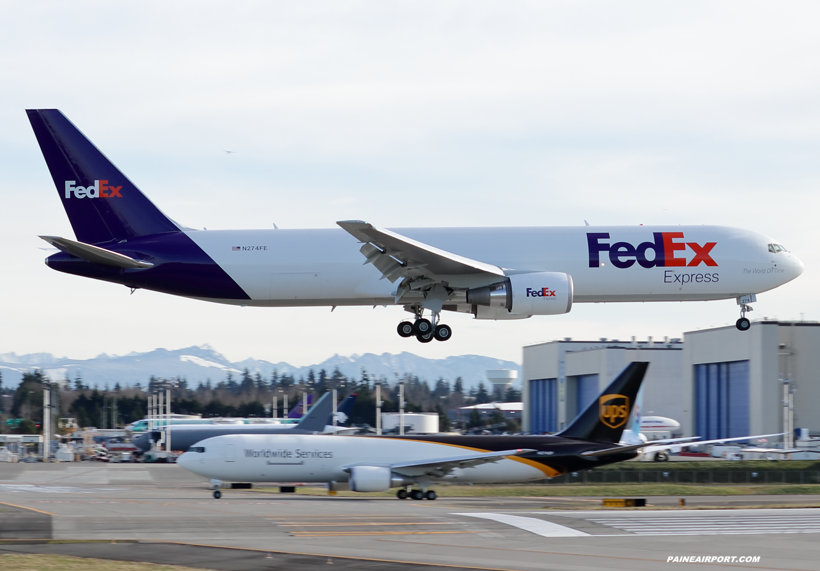 FedEx 767 N274FE at KPAE Paine Field