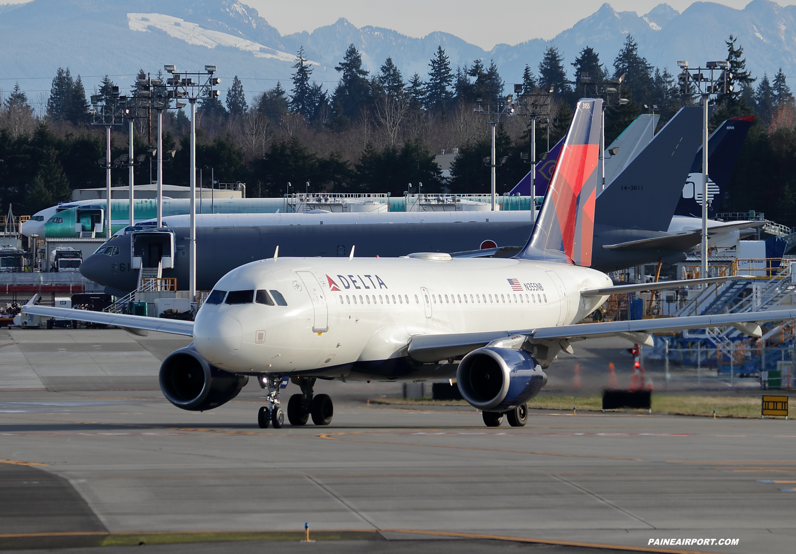 Delta Air Lines A319 N355NB at KPAE Paine Field