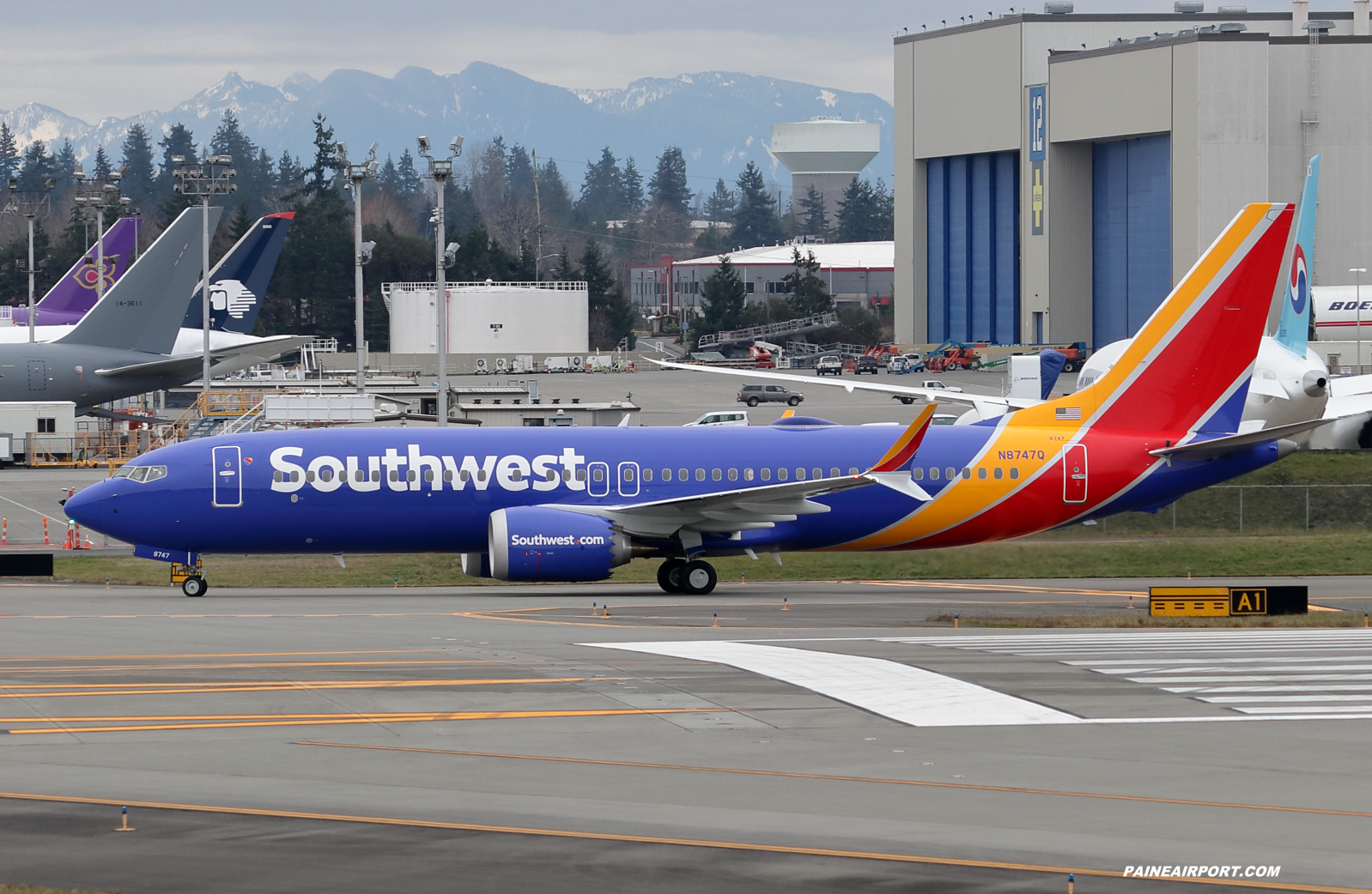 Southwest Airlines 737 N8747Q at KPAE Paine Field