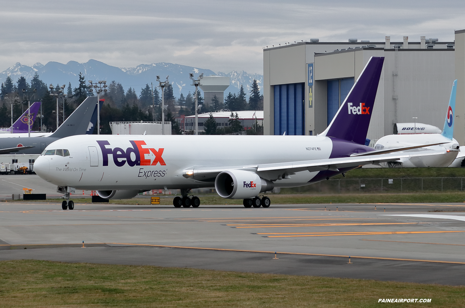 FedEx 767 N274FE at KPAE Paine Field