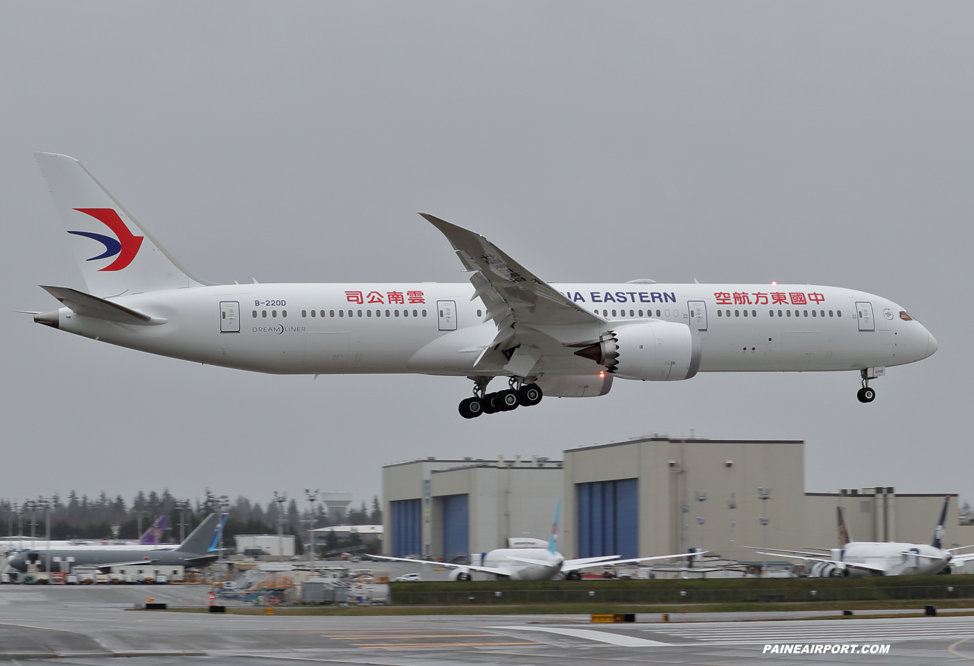 China Eastern 787-9 B-220D at KPAE Paine Field