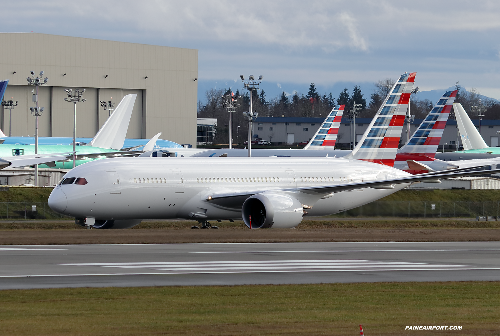 American Airlines 787-8 at KPAE Paine Field