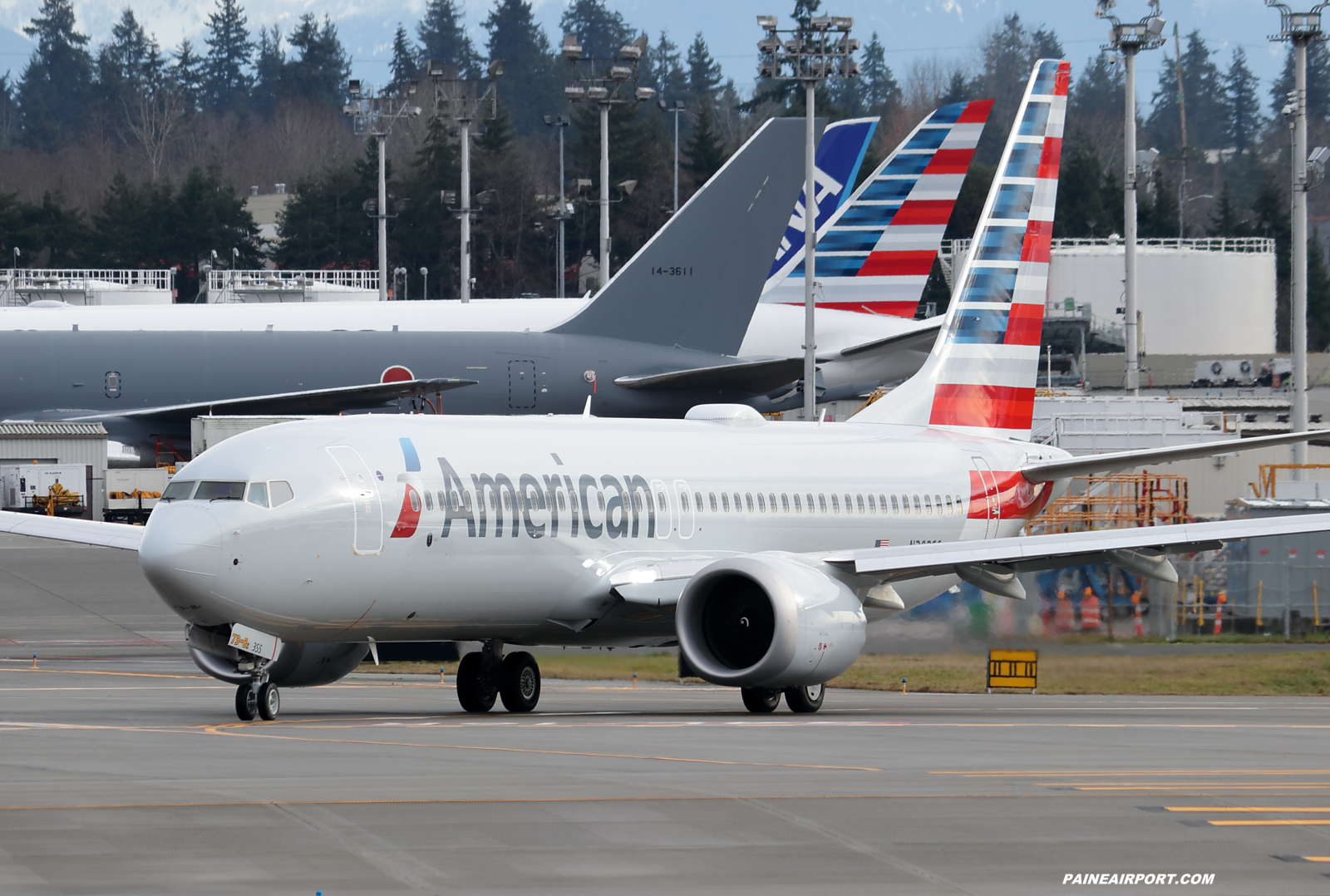 American Airlines 737 N302SS at KPAE Paine Field