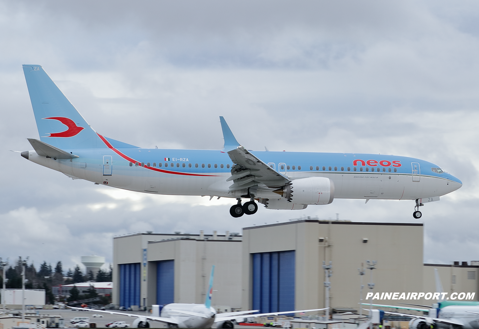 Neos 737 EI-RZA at KPAE Paine Field