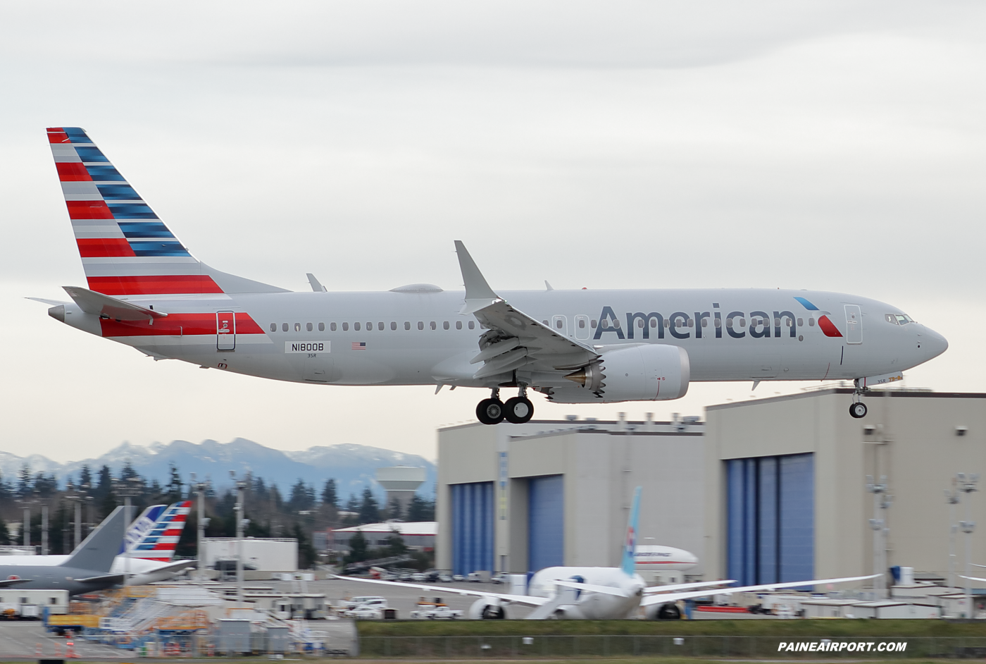 American Airlines 737 N1800B at KPAE Paine Field