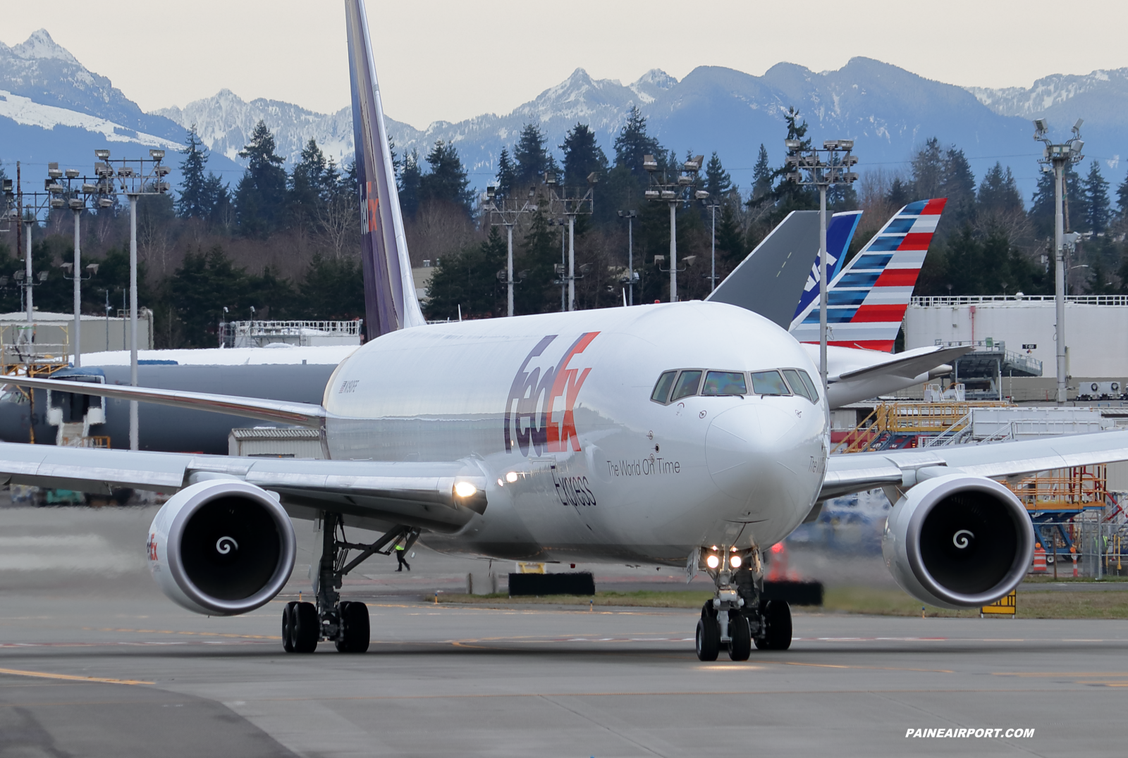 FedEx 767 N190FE at KPAE Paine Field