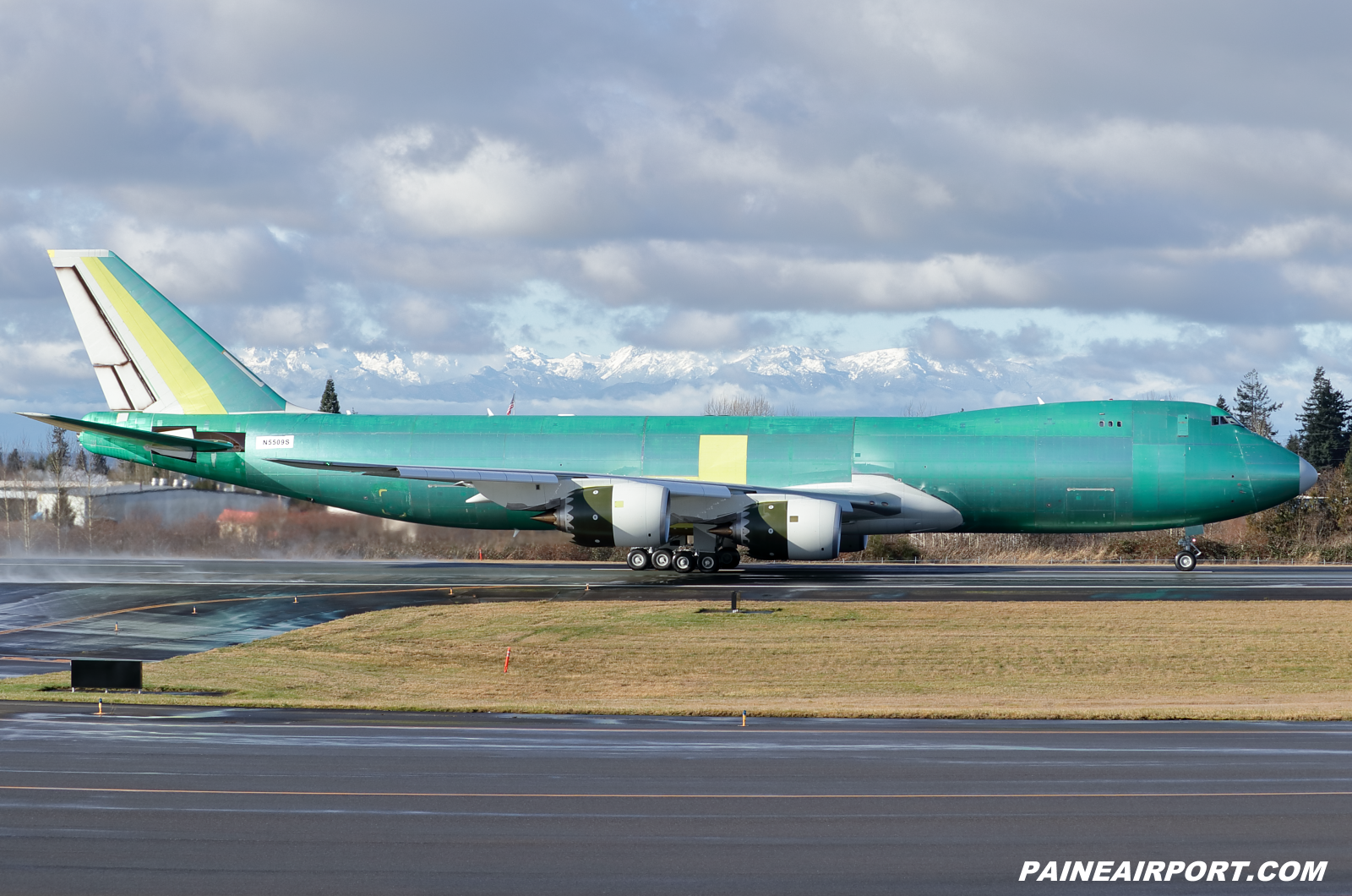 UPS 747-8F at KPAE Paine Field