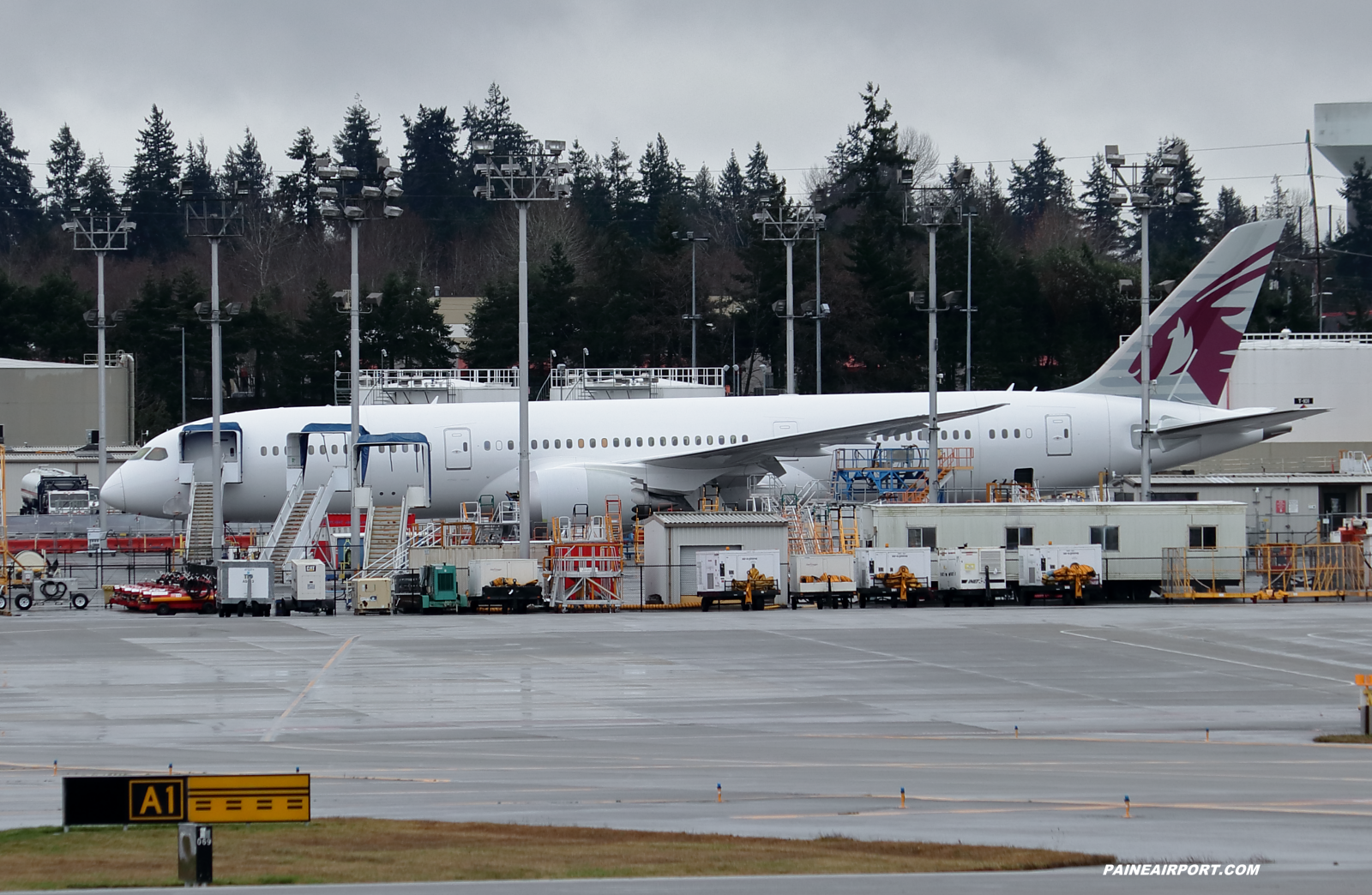 Qatar Airways 787-9 at KPAE Paine Field