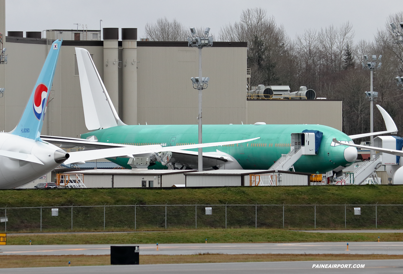 Qatar Airways 777-9 at KPAE Paine Field 