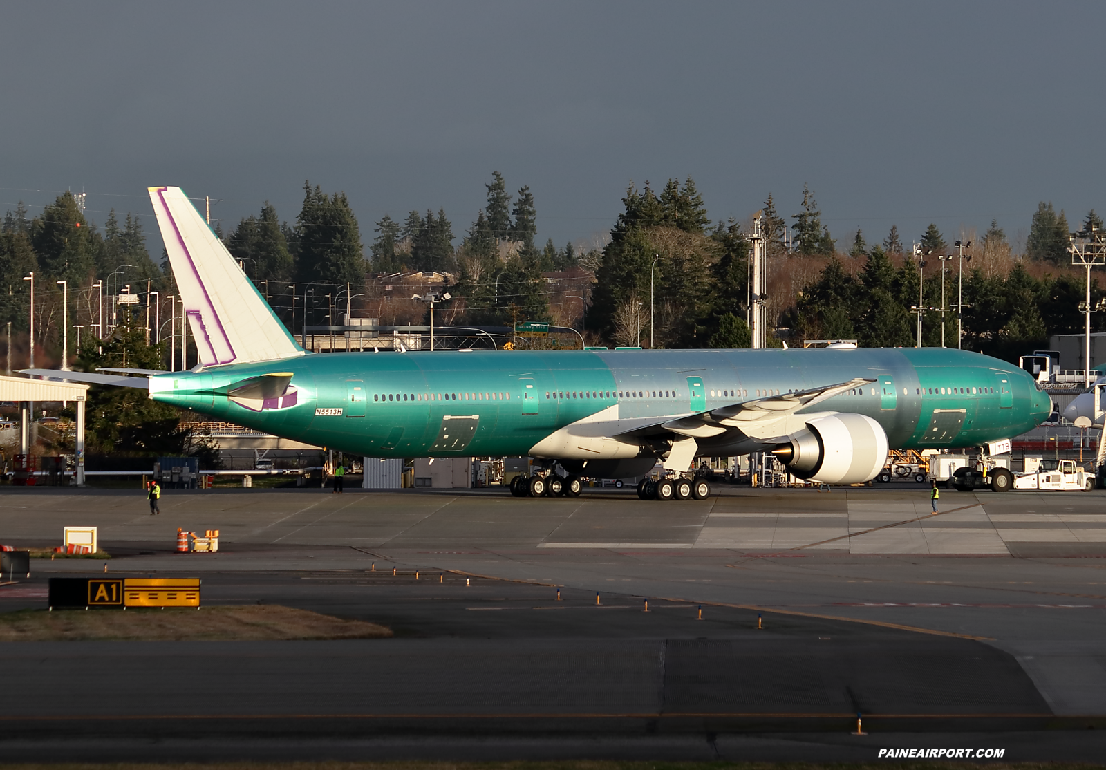 Thai Airways 777 HS-TTB at KPAE Paine Field