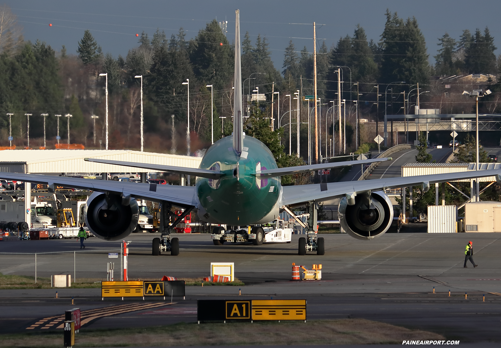 Thai Airways 777 HS-TTB at KPAE Paine Field