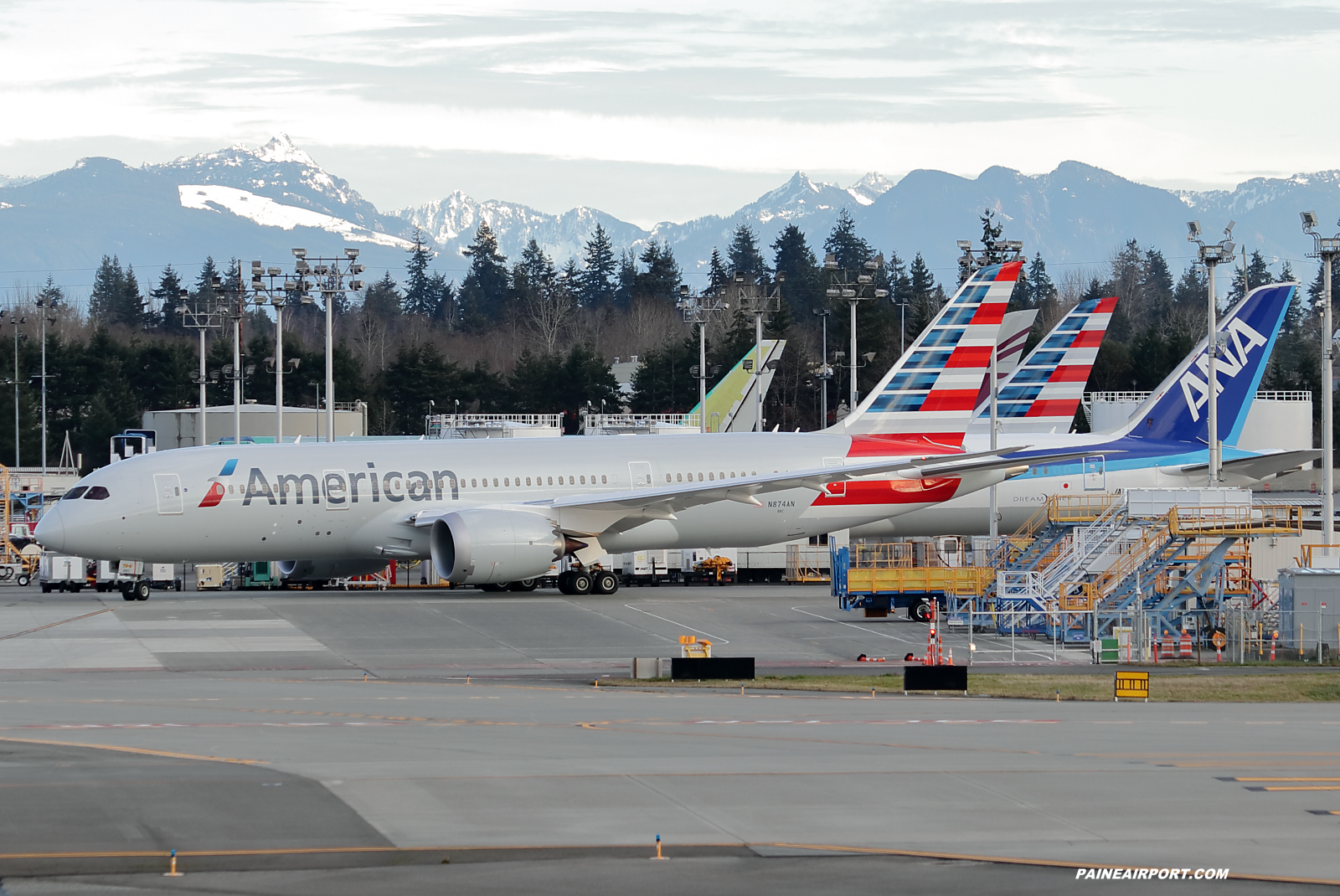 American Airlines 787-8 N874AN at KPAE Paine Field