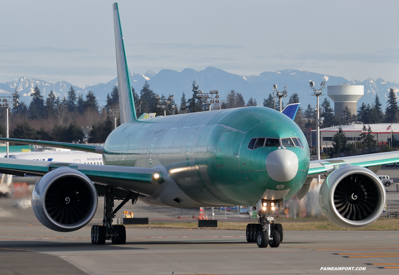 KLM 777 at KPAE Paine Field