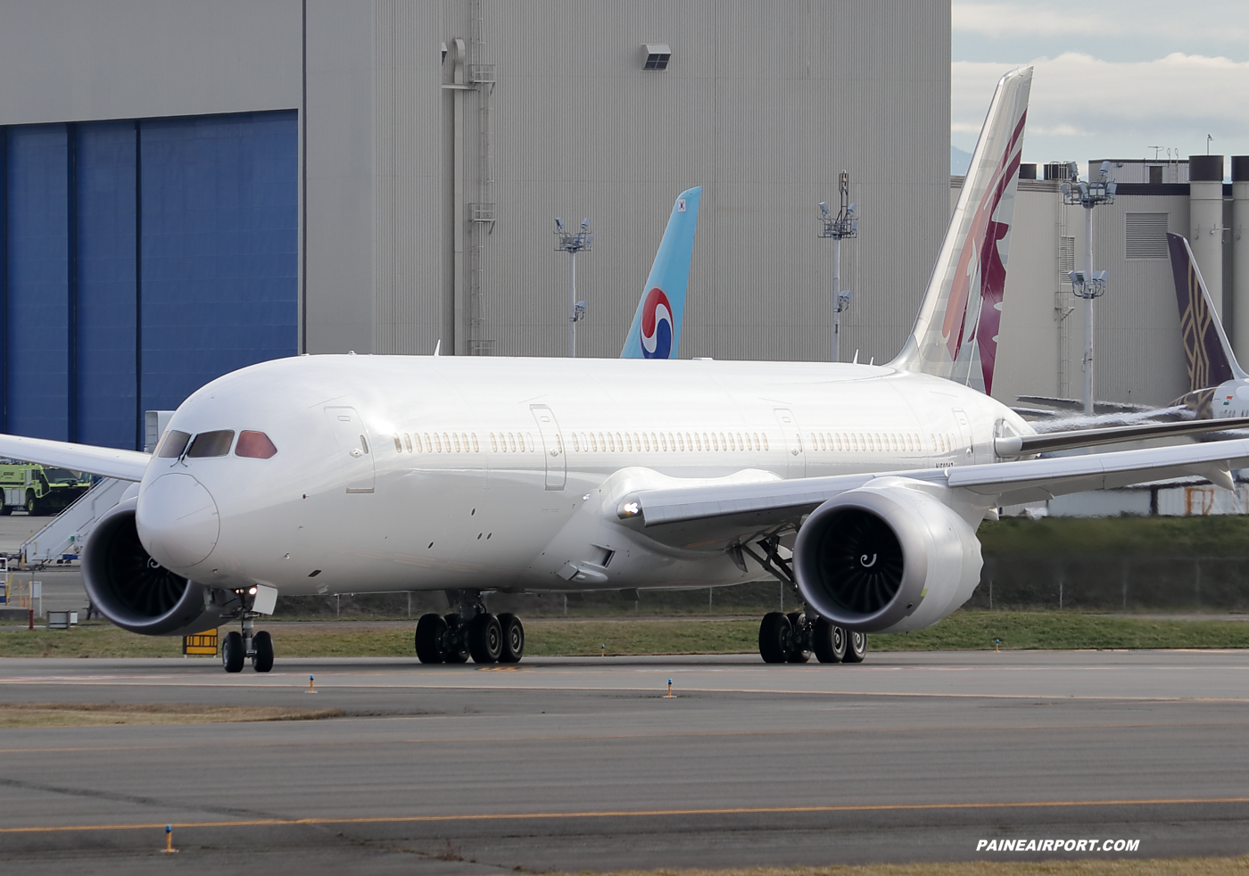 Qatar Airways 787-9 at KPAE Paine Field