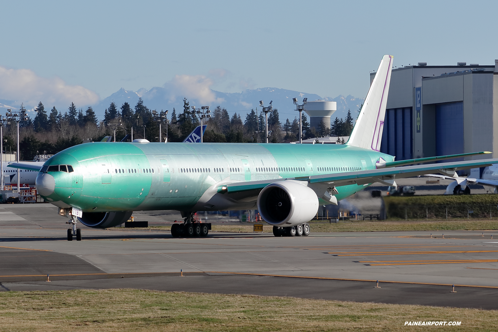 Thai Airways 777 HS-TTB at KPAE Paine Field