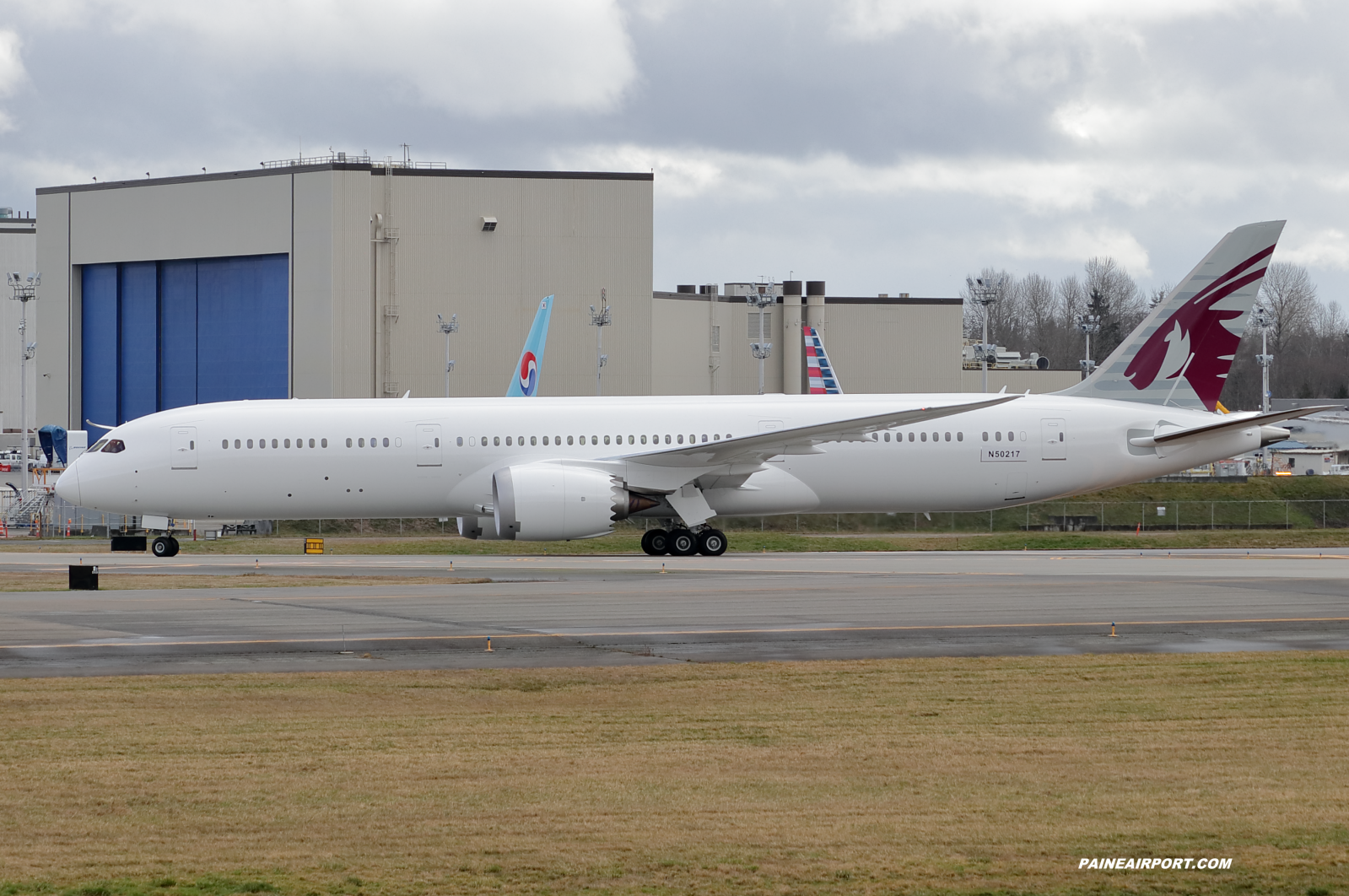 Qatar Airways 787 at KPAE Paine Field