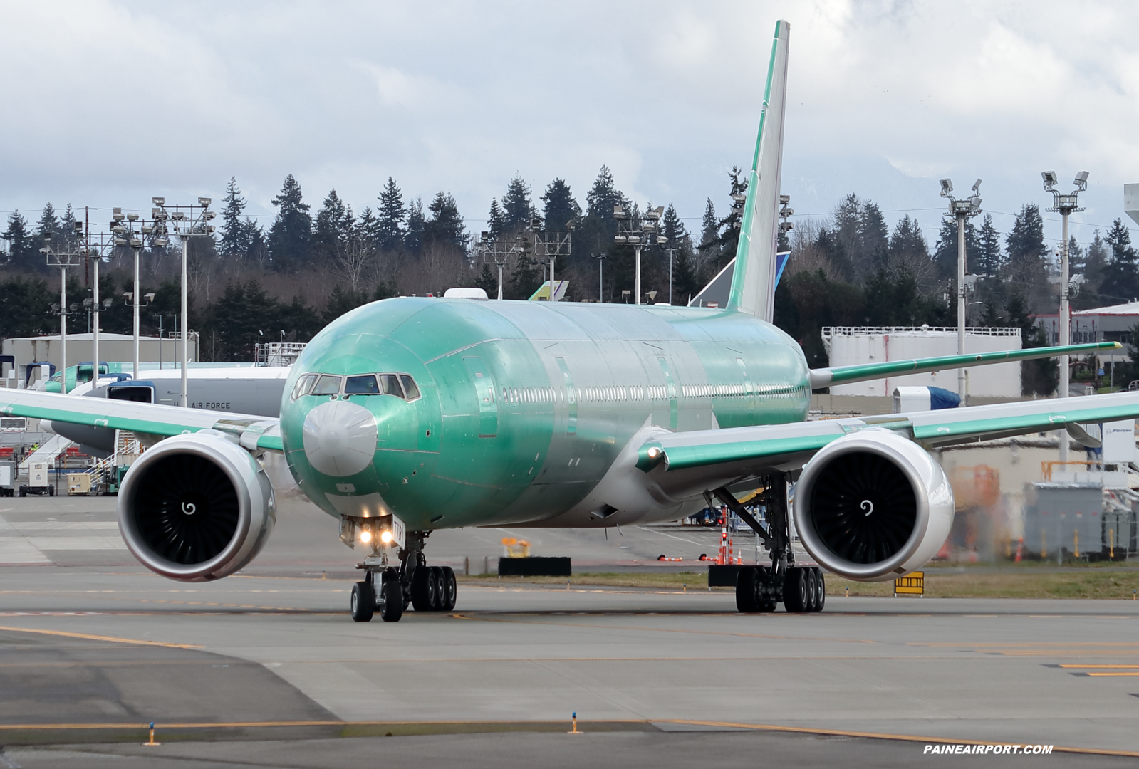 Thai Airways 777 HS-TTB at KPAE Paine Field 