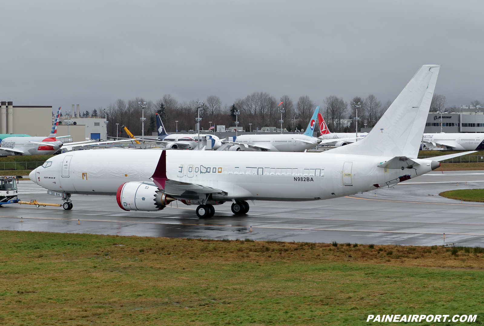 737 N982BA at KPAE Paine Field