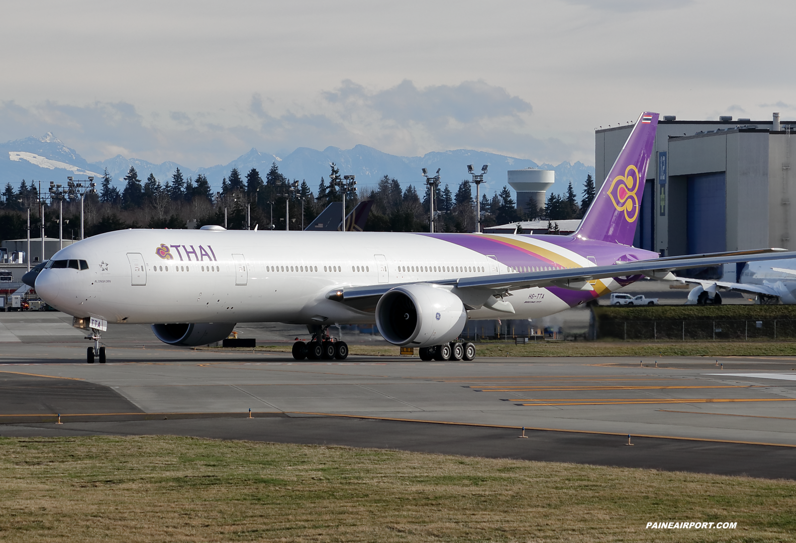 Thai Airways 777 HS-TTA at KPAE Paine Field