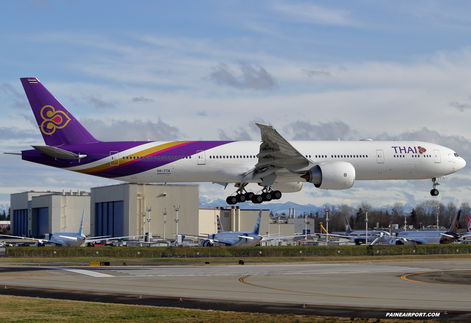 Thai Airways 777 HS-TTA at KPAE Paine Field