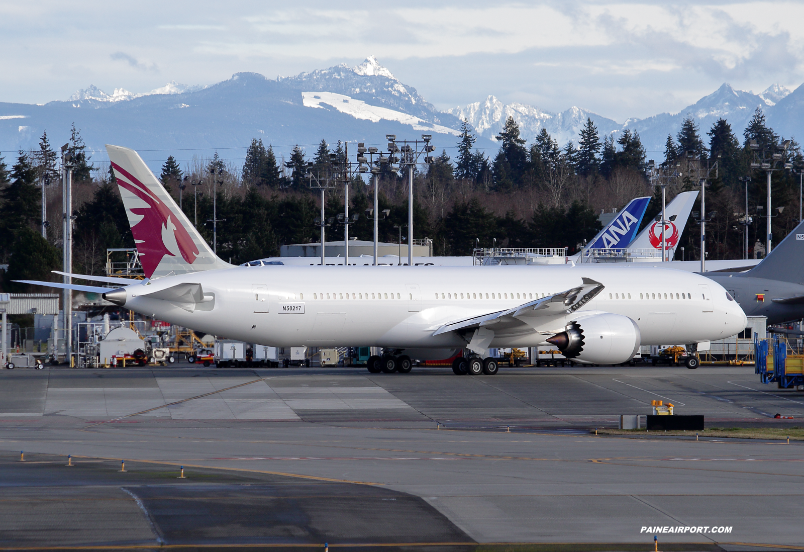 Qatar Airways 787-9 at KPAE Paine Field