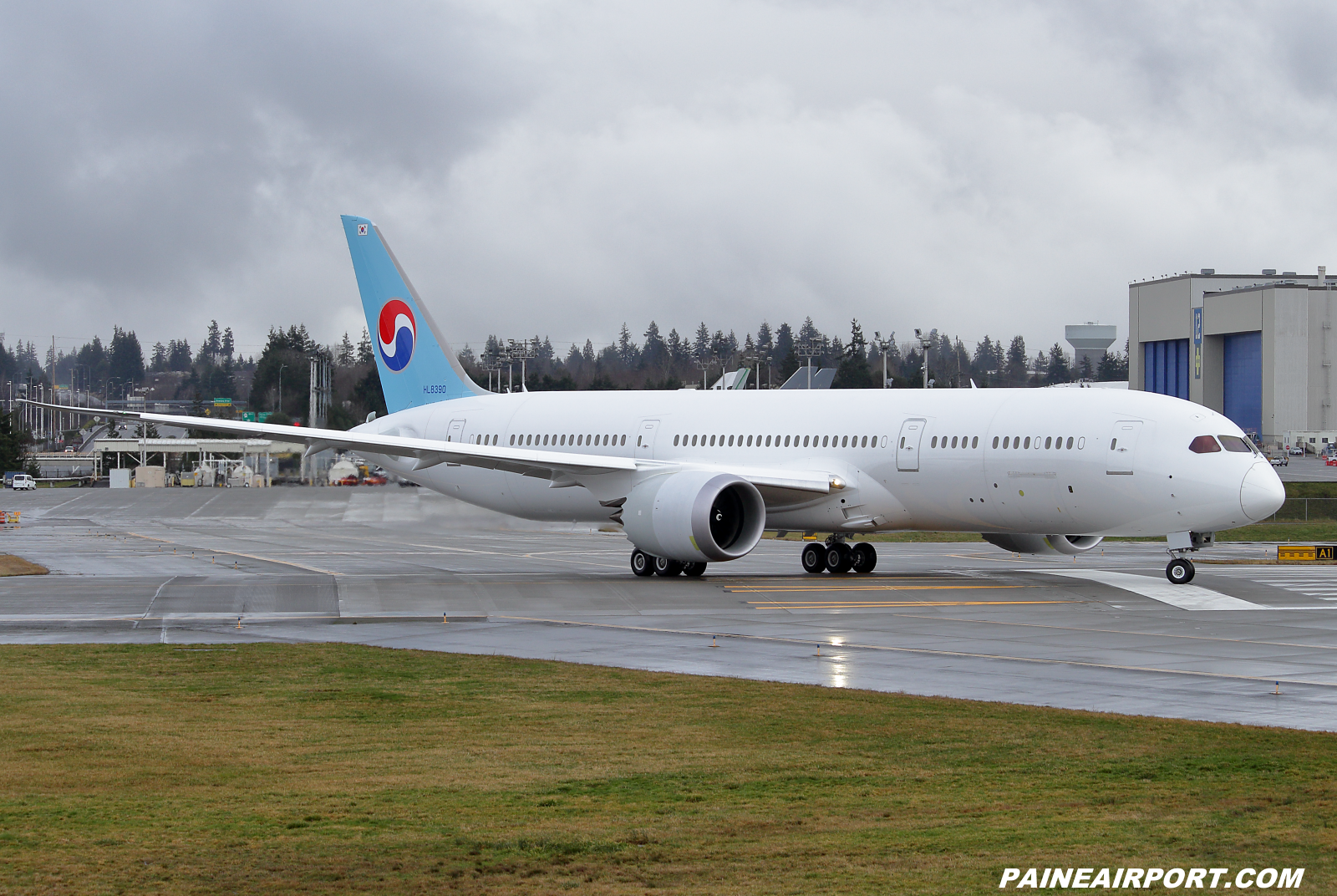 Korean Air 787-9 HL8390 at KPAE Paine Field