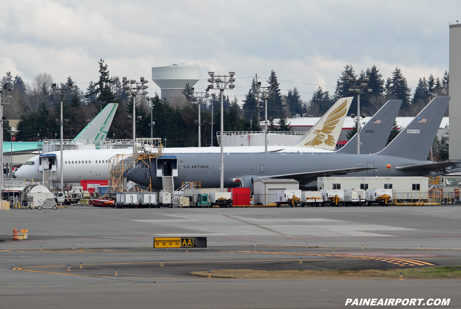 Gulf Air 787-9 at KPAE Paine Field