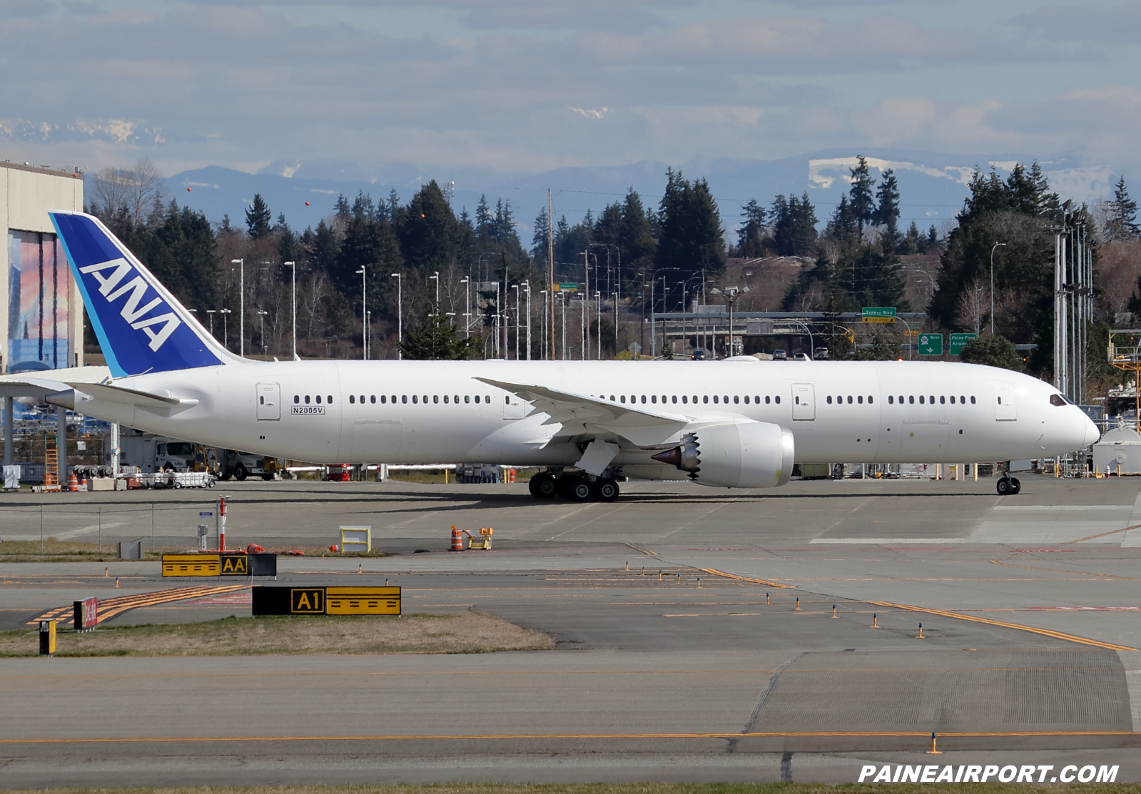 ANA 787-9 line 1095 at KPAE Paine Field