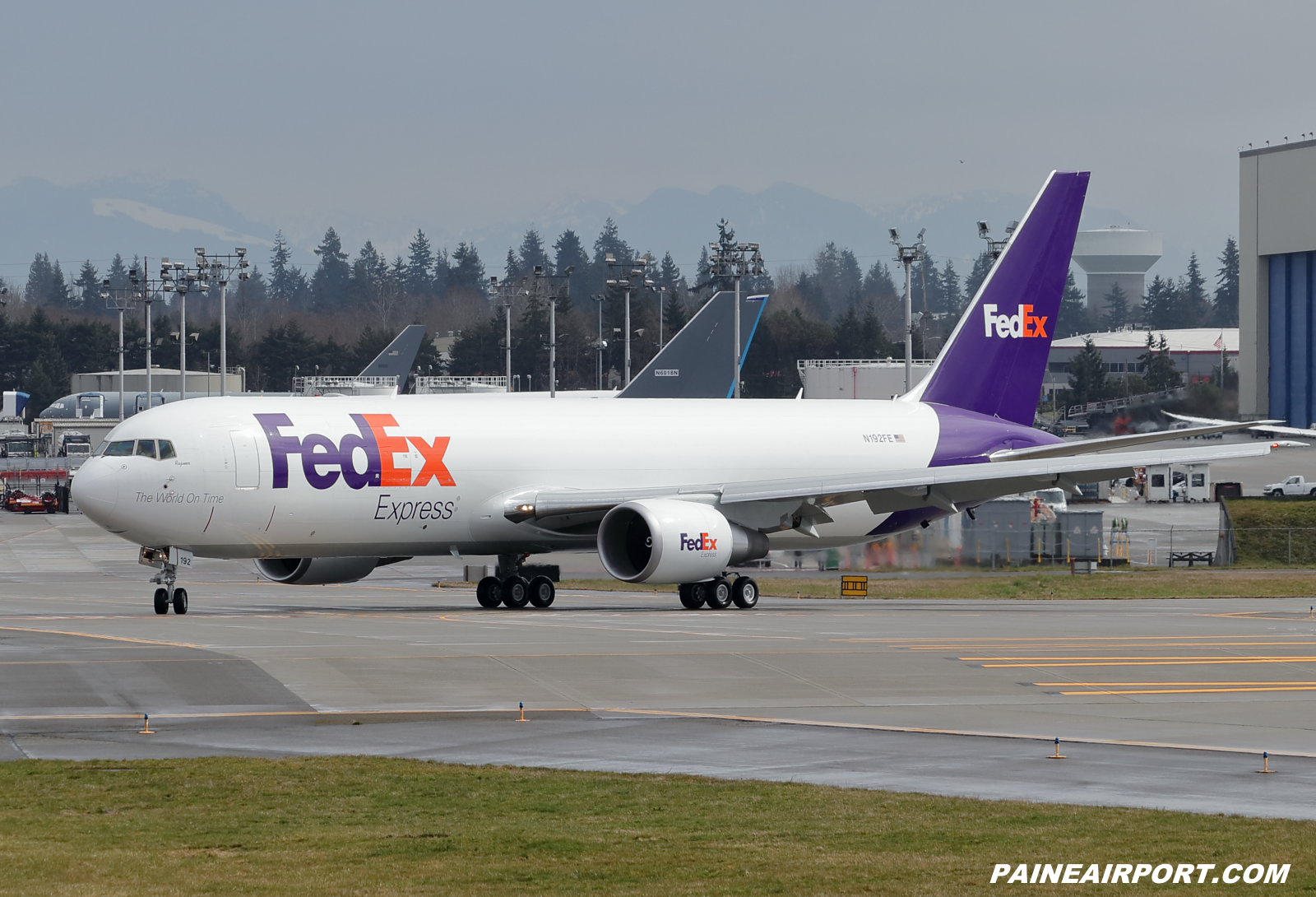 FedEx 767 N192FE at KPAE Paine Field