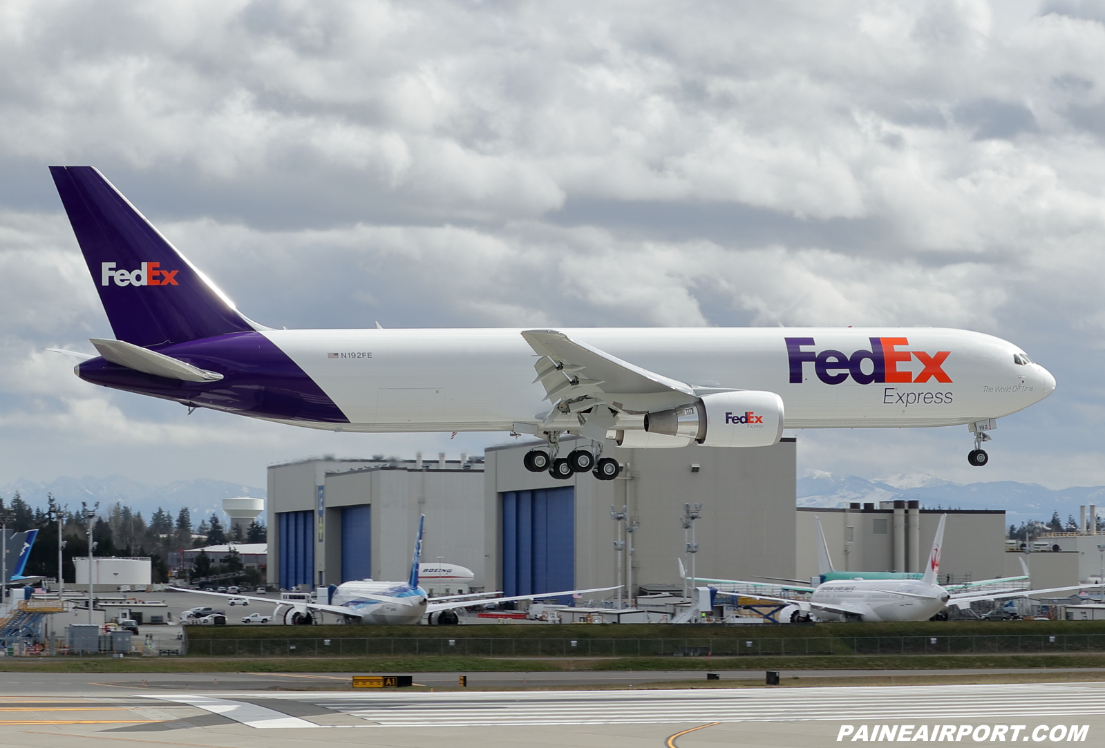 FedEx 767 N192FE at KPAE Paine Field 