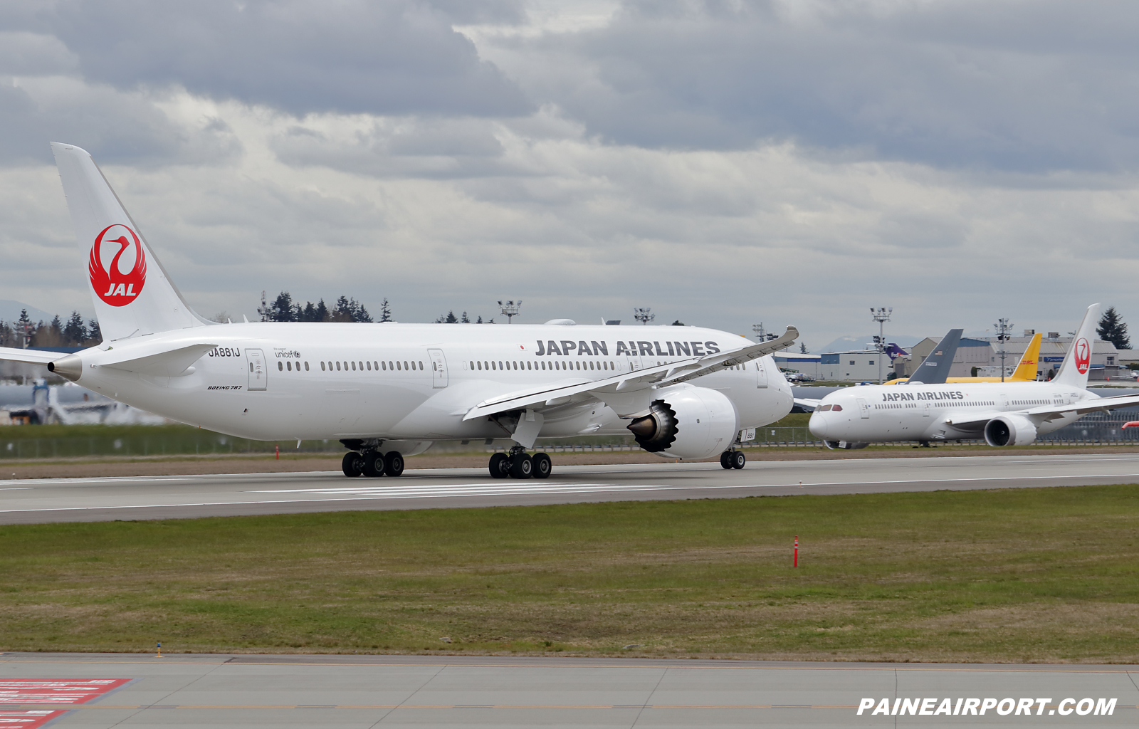 Japan Airlines 787-9 JA881J at KPAE Paine Field 