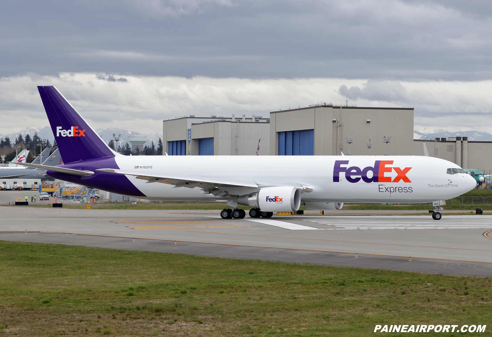 FedEx 767 N192FE at KPAE Paine Field