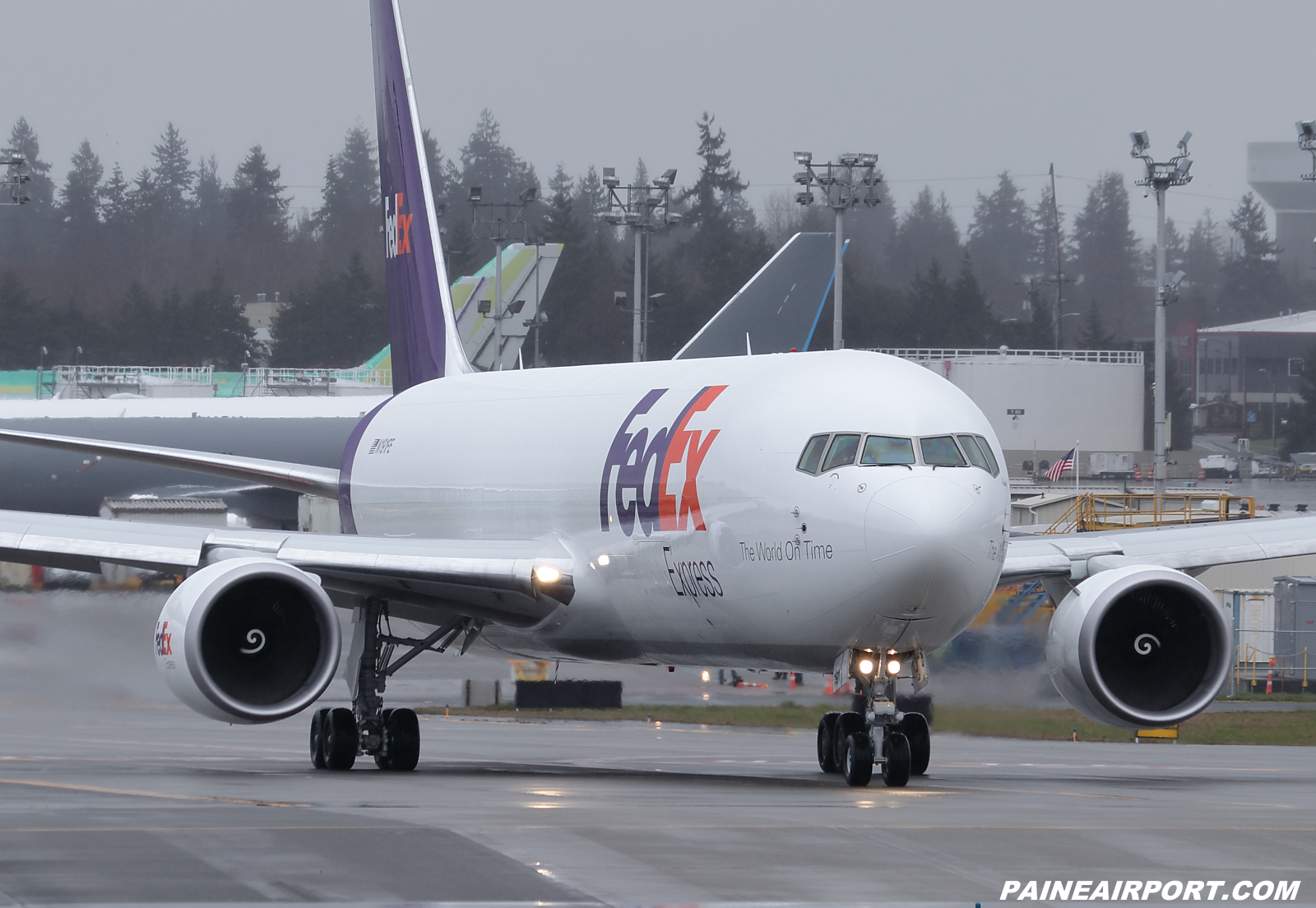 FedEx 767 N191FE at KPAE Paine Field