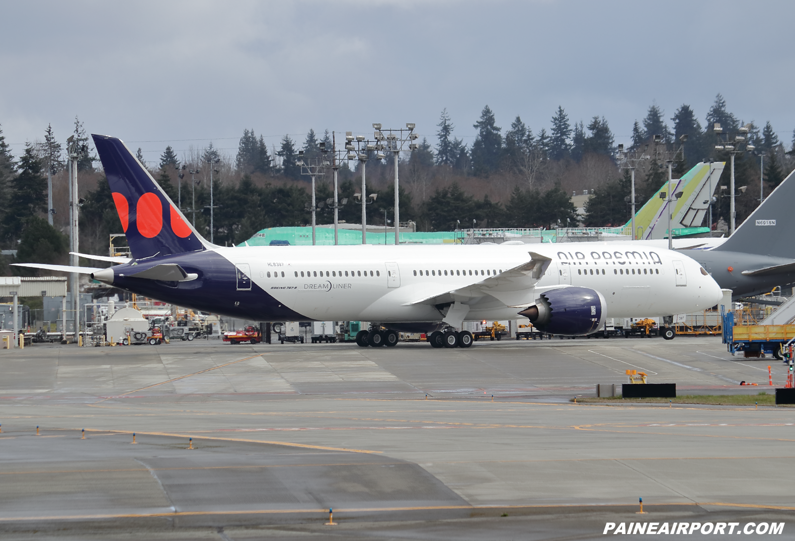 Air Premia 787-9 HL8387 at KPAE Paine Field