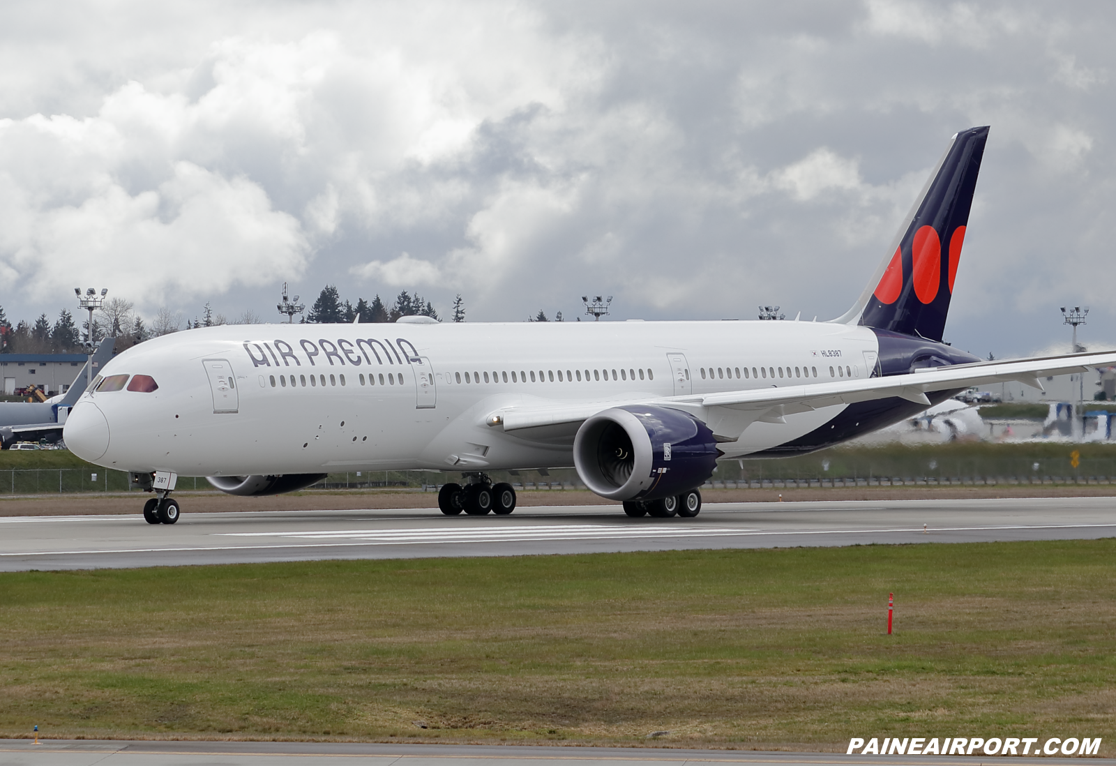 Air Premia 787-9 HL8387 at KPAE Paine Field