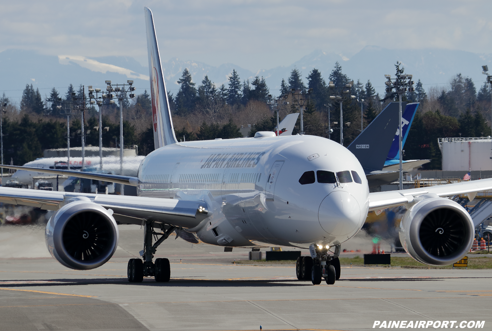 Japan Airlines 787-9 JA881J at KPAE Paine Field 