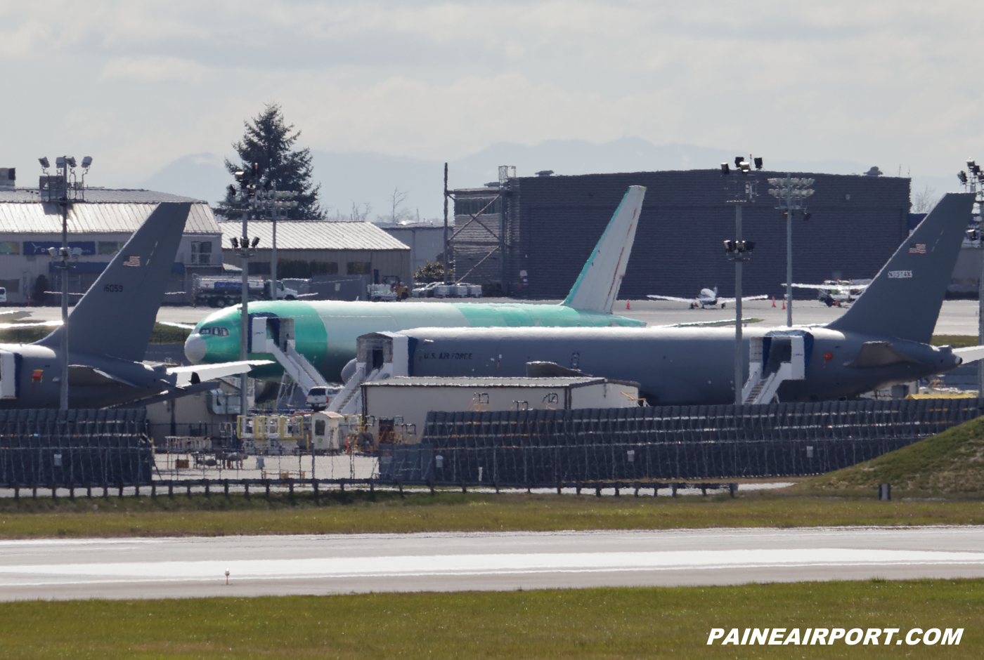 Qatar Cargo 777F at KPAE Paine Field