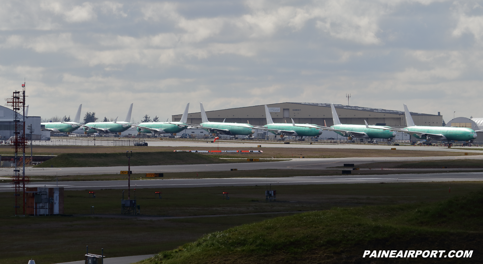 Runway 11/29 at KPAE Paine Field