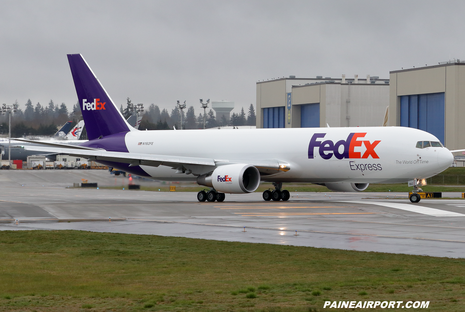 FedEx 767 N192FE at KPAE Paine Field