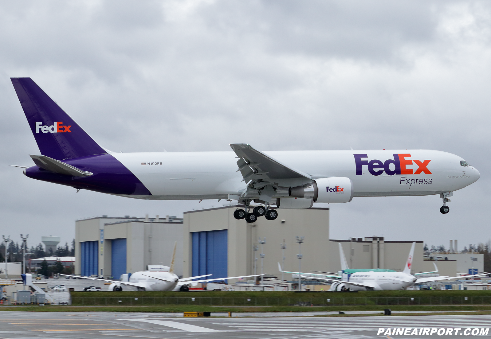 FedEx 767 N192FE at KPAE Paine Field