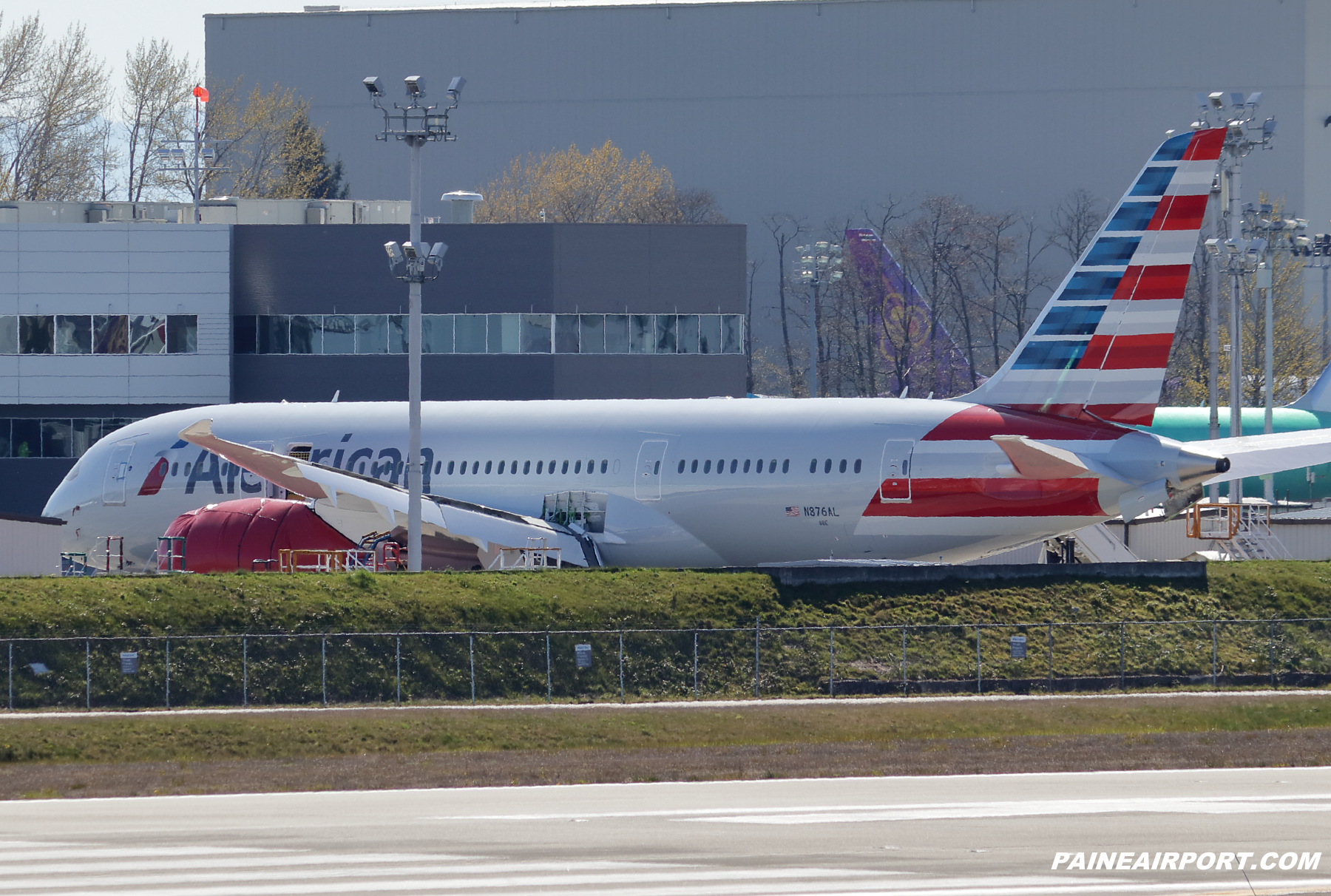 American Airlines 787-8 N876AL at KPAE Paine Field