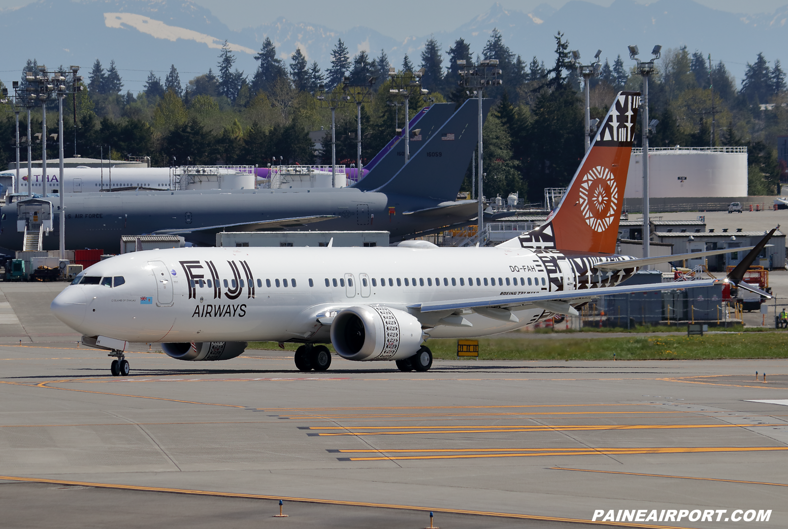 Fiji Airways 737 DQ-FAH at KPAE Paine Field