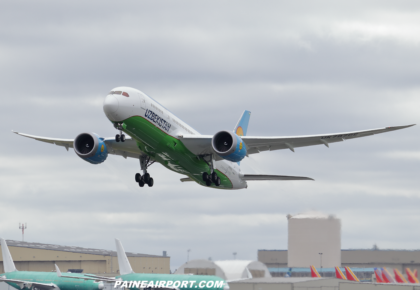 Uzbekistan Airways 787 UK78706 at KPAE Paine Field