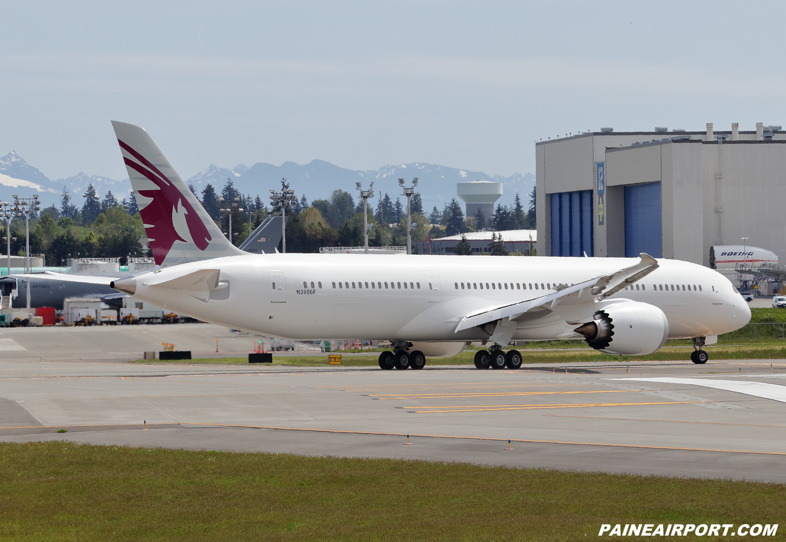 Qatar Airways 787-9 at KPAE Paine Field
