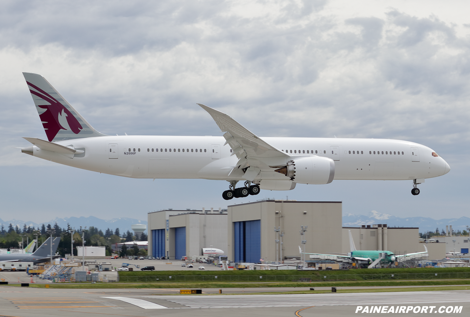 Qatar Airways 787-9 at KPAE Paine Field