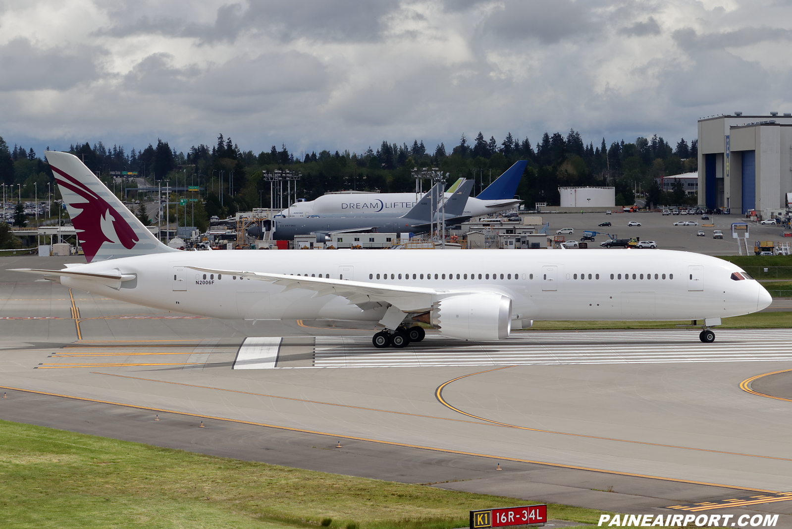 Qatar Airways 787-9 at KPAE Paine Field