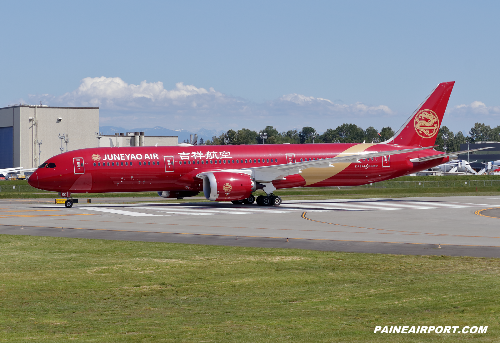 Juneyao Air 787-9 B-20EC at KPAE Paine Field